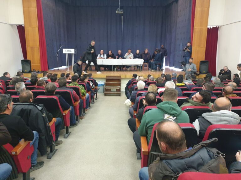 Ξεκίνησε η κρίσιμη συνεδρίαση εκπροσώπων των αγροτικών μπλόκων στη Νίκαια