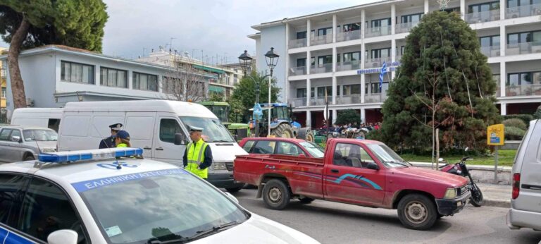 Μηχανοκίνητη πορεία παραγωγών λαϊκών αγορών στο Βόλο