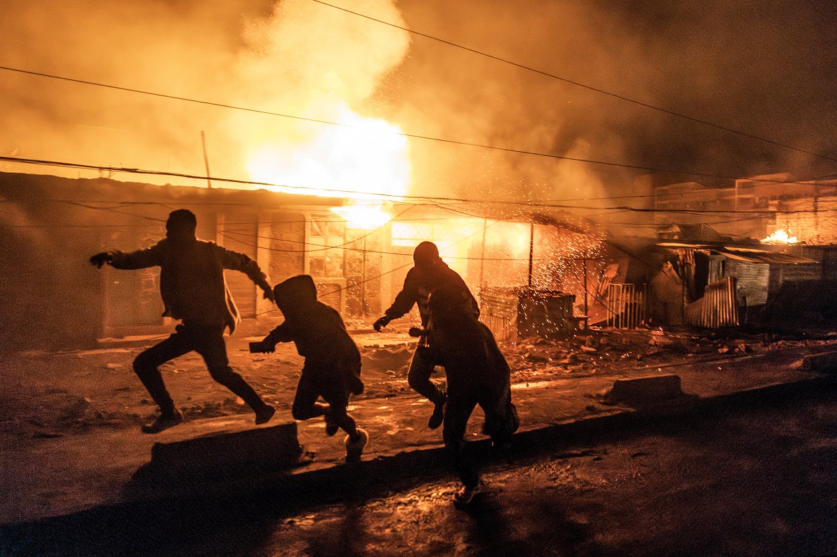 Κένυα: Τουλάχιστον 2 νεκροί, 222 τραυματίες σε πελώρια πυρκαγιά στο Ναϊρόμπι