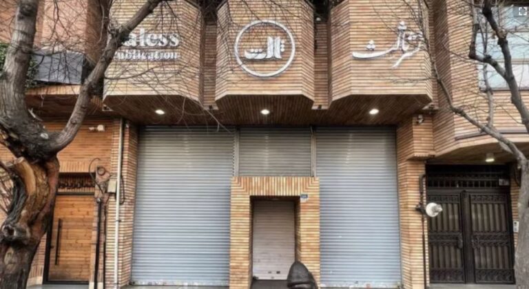 Ιράν: Έκλεισε μεγάλο βιβλιοπωλείο, αφού επέτρεψε σε γυναίκες να μπουν χωρίς χιτζάμπ