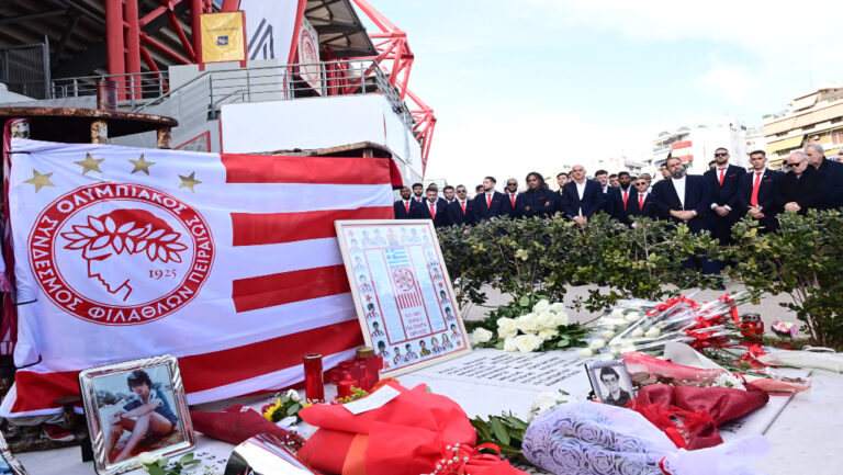 Σαράντα τρία χρόνια μετά την τραγωδία: Τελέστηκε το ετήσιο μνημόσυνο για τα θύματα της Θύρας 7