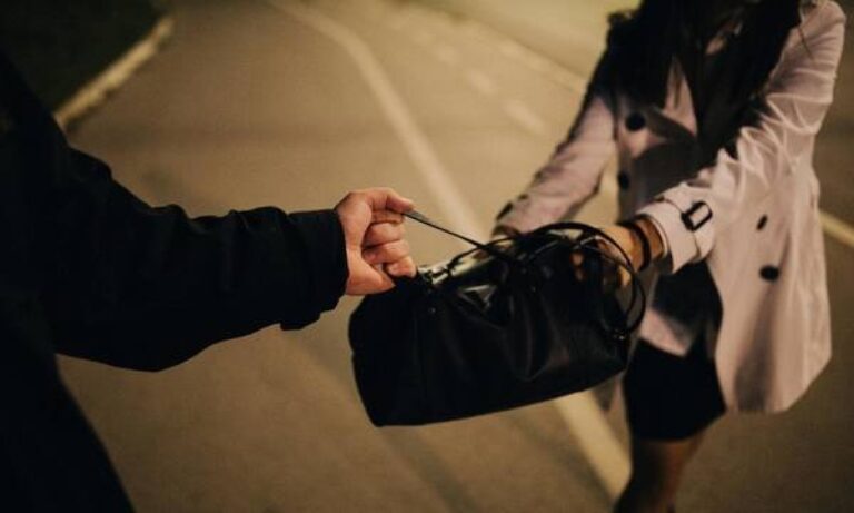 Βόλος: Στον ανακριτή 18χρονος «τσαντάκιας» ύστερα από επίθεση σε ηλικιωμένες γυναίκες