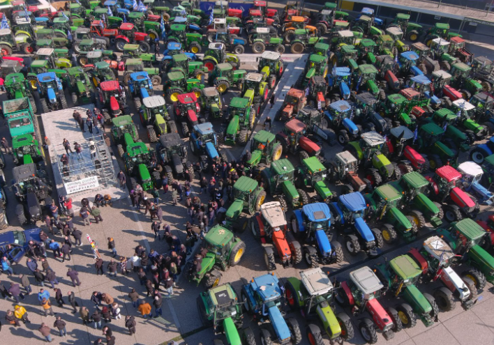 Θεσσαλονίκη: Παραμένουν τα τρακτέρ στην Agrotica- Οι πρώτες αντιδράσεις των αγροτών στα μέτρα