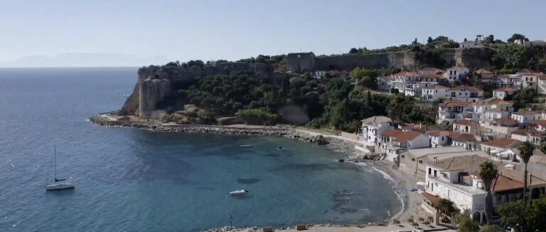 Καταρρέει το κάστρο της Κορώνης