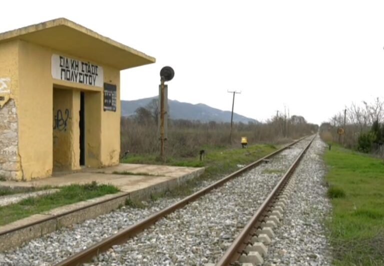 Ξάνθη: Μηχανοδηγός σταματά το τρένο για να ελέγξει αφύλακτη διάβαση