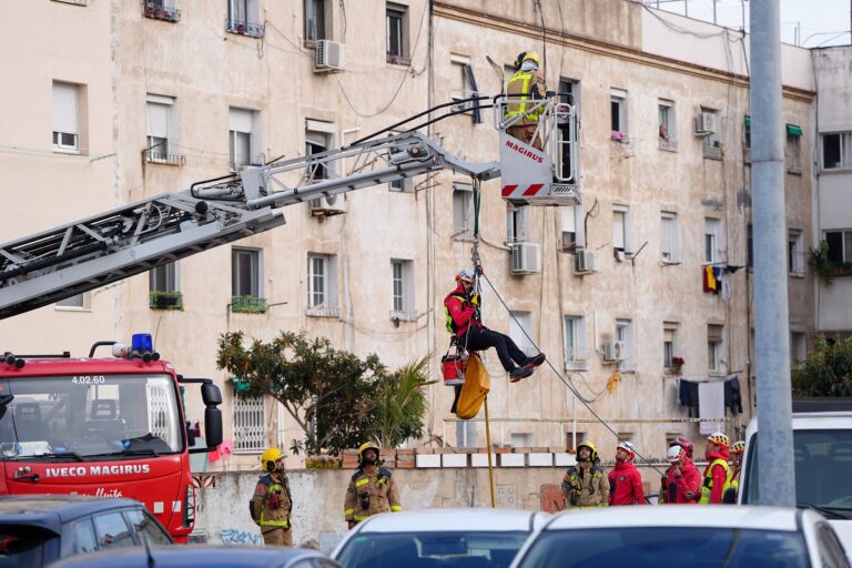Ισπανία: Τρεις άνθρωποι ανασύρθηκαν νεκροί από τα ερείπια του κτιρίου που κατέρρευσε η στέγη