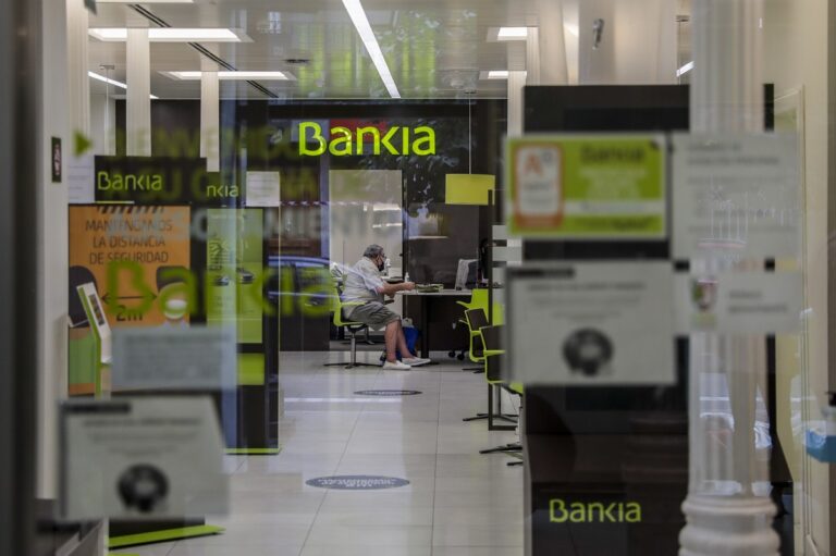 Ισπανία: Διακρίσεις από τραπεζικά ιδρύματα σε βάρος νόμιμων μεταναστών δημιουργούν προβληματισμό