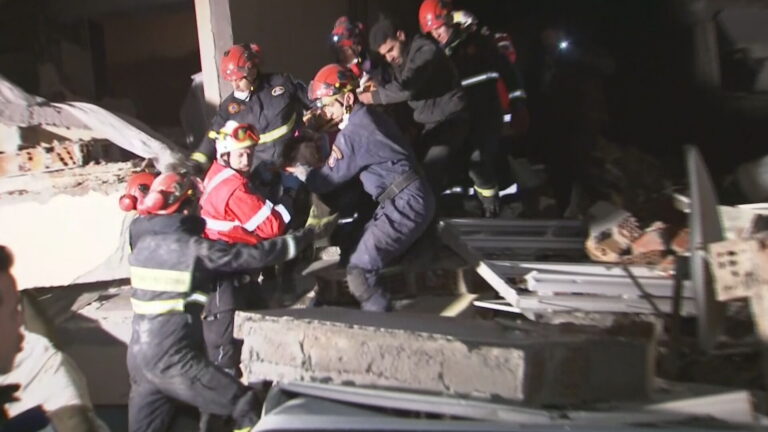 Λέσβος: Στελέχη της 1ης ΕΜΑΚ εκπαιδεύουν τους πυροσβέστες στην έρευνα και διάσωση, μετά από σεισμό