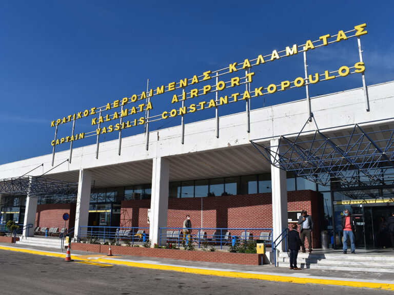 Καλαμάτα: Υποδοχή με υδάτινη αψίδα και τοπικά προϊόντα για την πρώτη πτήση από Στοκχόλμη