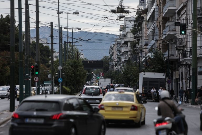 ΚΙΝΗΣΗ ΣΤΗΝ ΛΕΩΦΟΡΟ ΑΛΕΞΑΝΔΡΑΣ, ΣΤΗΝ ΟΔΟ ΠΑΤΗΣΙΩΝ ΚΑΙ ΣΤΟ ΚΕΝΤΡΟ ΤΗΣ ΑΘΗΝΑΣ(ΒΑΣΙΛΗΣ ΡΕΜΠΑΠΗΣ/EUROKINISSI)