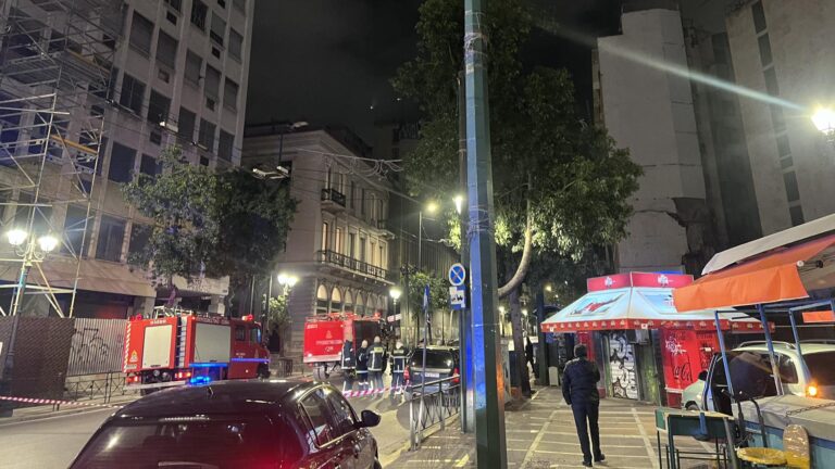 Εξερράγη βόμβα κοντά στο υπ. Εργασίας – Προκλήθηκαν υλικές ζημιές – Η «Επαναστατική Ταξική Αυτοάμυνα» ανέλαβε την ευθύνη – Βίντεο & Φωτό