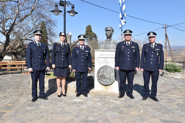 Στις εκδηλώσεις “Καυκάκεια” για το Ολοκαύτωμα στο Δομένικο Ελασσός ο “Θεσσαλάρχης” της ΕΛ.ΑΣ.