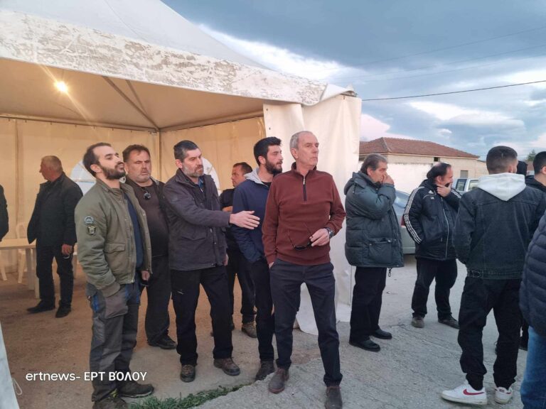 Ομόφωνα οι αγρότες του μπλόκου Στεφανοβικείου αποφάσισαν να παραμείνουν μέχρι να συναντηθούν με τον Πρωθυπουργό