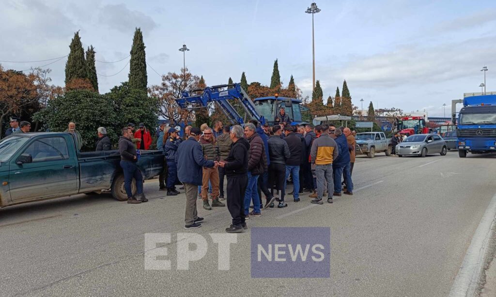Μηχανοκίνητη πορεία στο λιμάνι της Ηγουμενίτσας από αγρότες – Μπήκαν στην Εγνατία (βίντεο)