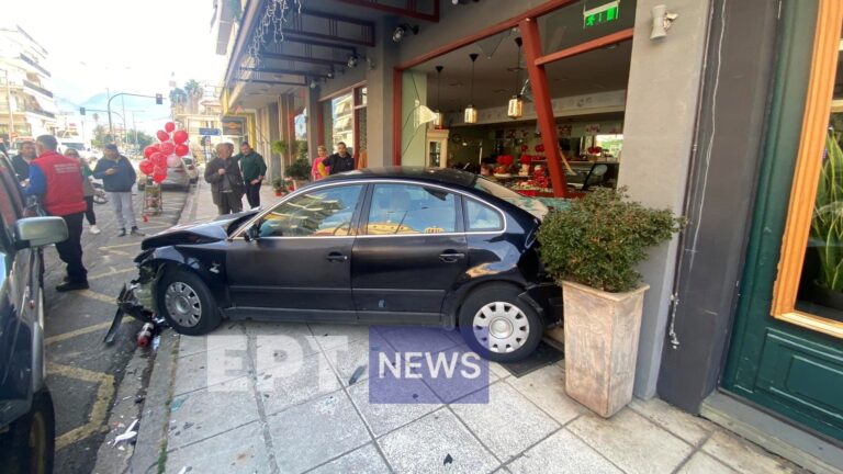 Καλαμάτα: Τρελή πορεία αυτοκινήτου προκάλεσε καταστροφή στο κέντρο της πόλης (βίντεο)