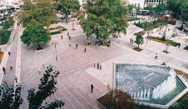Λάρισα: Ελεύθερες οι δύο ανήλικες για την επίθεση σε συνομήλικη τους στην κεντρική πλατεία