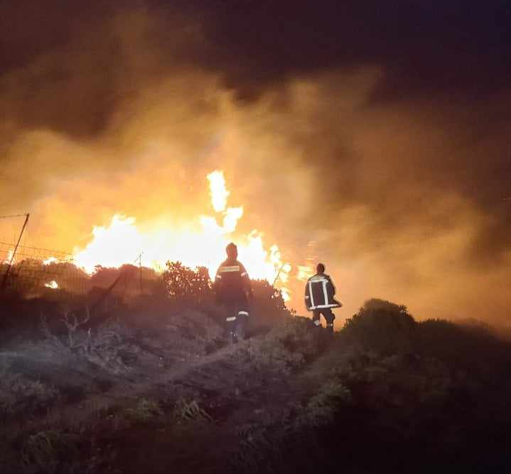 Χανιά: Υπό μερικό έλεγχο η μεγάλη πυρκαγιά στο δήμο Καντάνου-Σελίνου – Κοντά σε σπίτια οι φλόγες