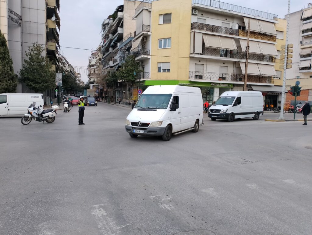 Λάρισα: Πανθεσσαλική μηχανοκίνητη πορεία διαμαρτυρίας παραγωγών και πωλητών λαϊκών αγορών