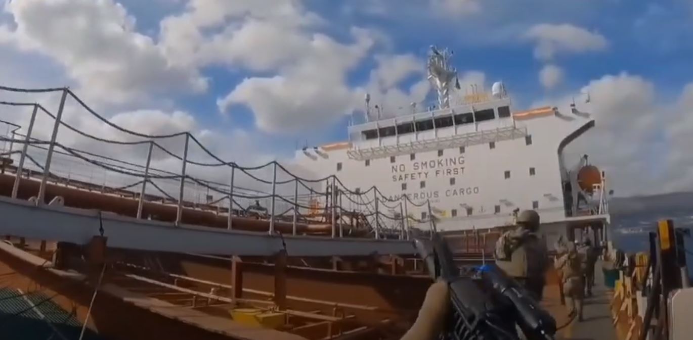 Χίος: Συνελήφθη πλοίαρχος δεξαμενόπλοιου που ναυτολόγησε τρεις επιθεωρητές χωρίς τη συγκατάθεσή τους (video)