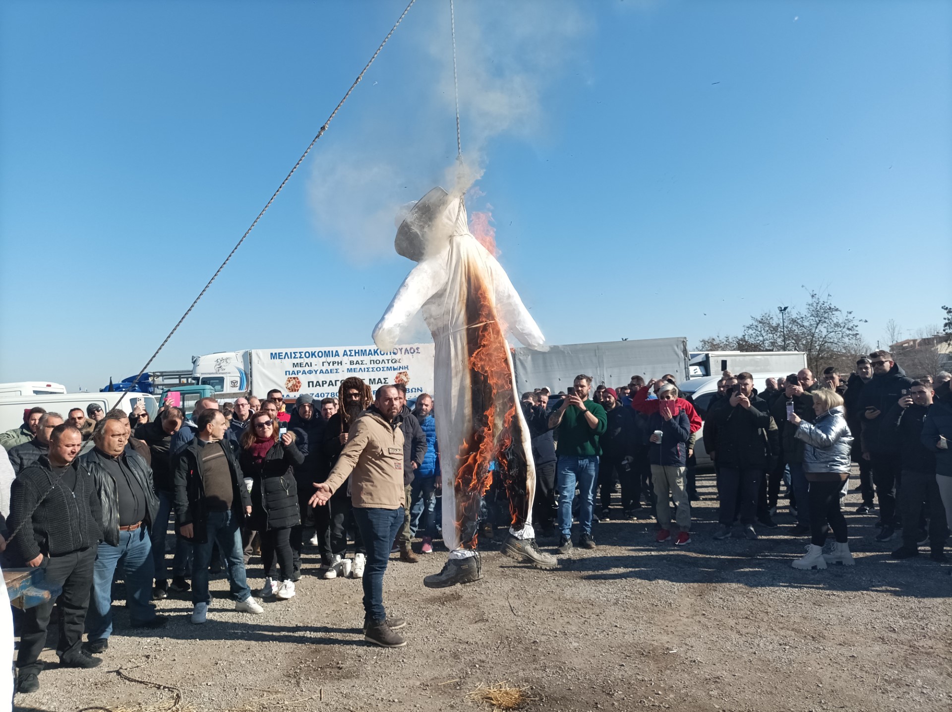 Λάρισα: Μηχανοκίνητη διαμαρτυρία Μελισσοκόμων στους κεντρικούς δρόμους