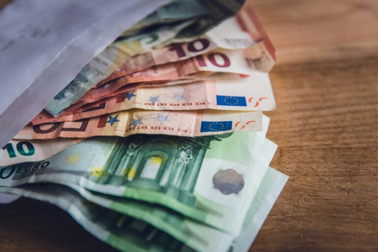 Πώς πληρώνεται η αργία του Δεκαπενταύγουστου