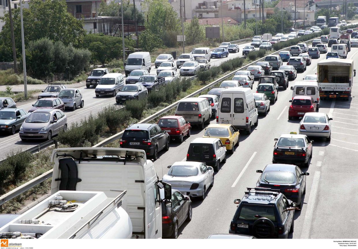 Θεσσαλονίκη: Καραμπόλα έξι οχημάτων στην Περιφερειακή οδό χωρίς τραυματίες – Αποκαταστάθηκε η κυκλοφορία
