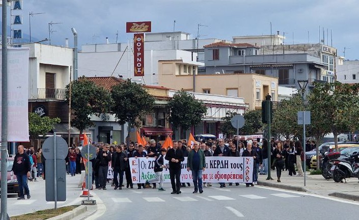 Βόλος: Φόρος τιμής στους 57 αδικοχαμένους της τραγωδίας των Τεμπών