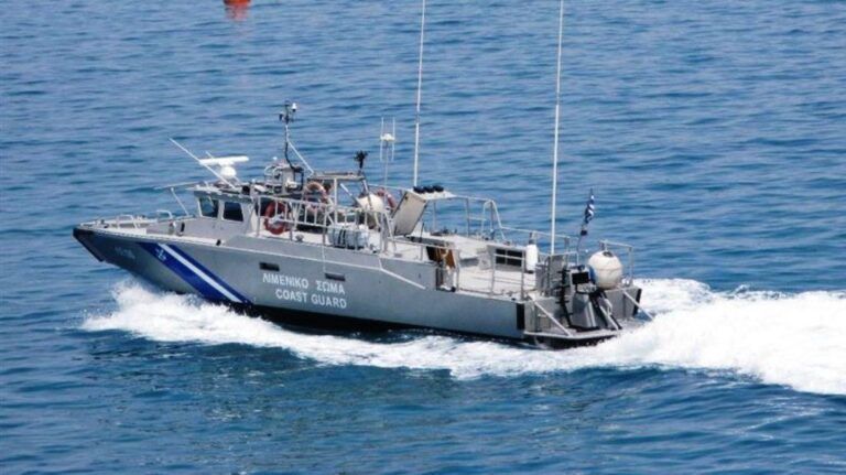 Νέα τραγωδία με μετανάστες στα βορειοανατολικά της Σάμου – Διασώθηκαν 16 άτομα και ανασύρθηκαν 4 σοροί (βίντεο)