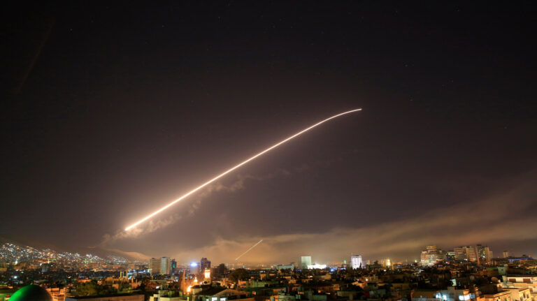 Συρία: Εκρήξεις στην επαρχία Χομς – Πληροφορίες για ισραηλινή πυραυλική επίθεση
