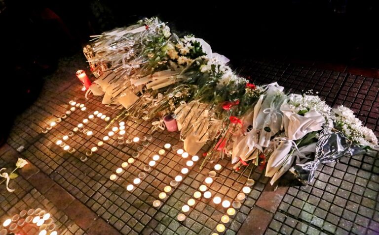 Καλαμάτα: Μνημόσυνο στο ιερό ναό του Αγ. Νικολάου για τα θύματα των Τεμπών