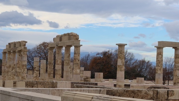 Τα εμβληματικά έργα αναστήλωσης σε Αιγές και Φιλίππους ενισχύουν τον πολιτιστικό τουρισμό στη Β. Ελλάδα