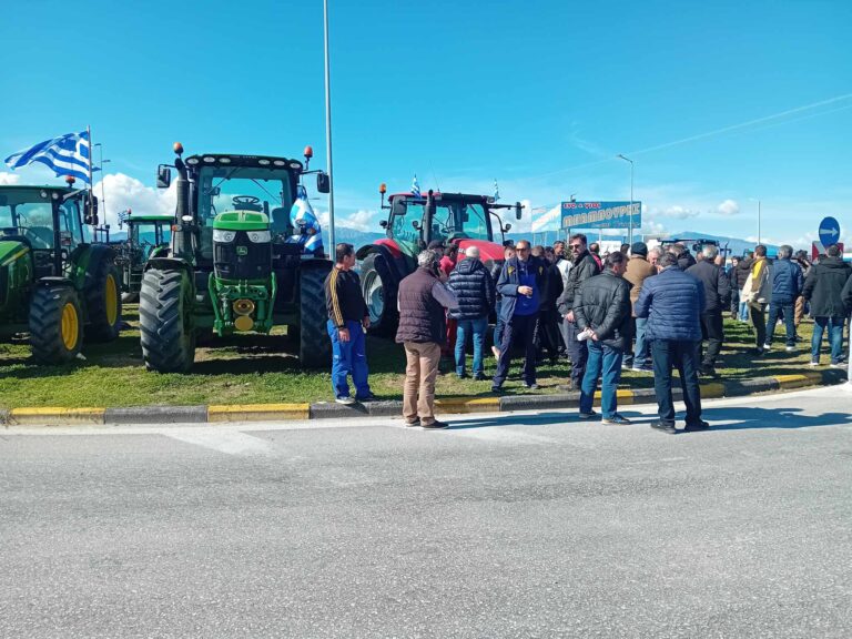 Τρίκαλα: Συμβολικό αγροτικό “μπλόκο” στην εθνική οδό