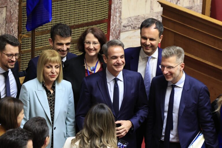 Νόμος του κράτους η ισότητα στον πολιτικό γάμο με 176 «ναι» – Ποιοι καταψήφισαν, ποιοι απείχαν
