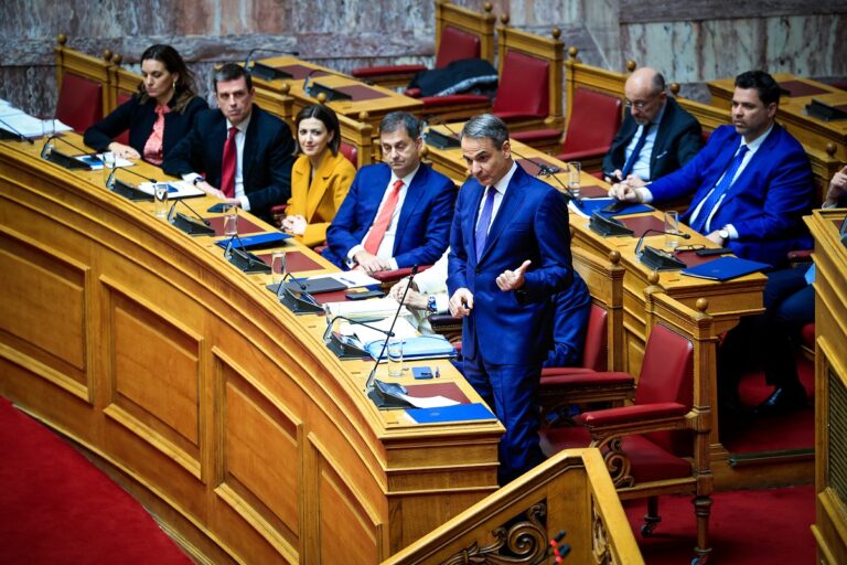Κόντρα Μητσοτάκη – Φάμελλου στη Βουλή: Δεν προχωρήσατε τη μεταρρύθμιση για τα ομόφυλα λόγω Π. Καμμένου, είπε ο πρωθυπουργός