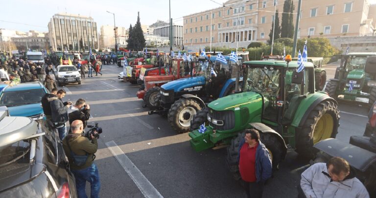 Αγρότες: Προς αναχώρηση τμηματικά και συντεταγμένα τα τρακτέρ από το Σύνταγμα – Σε ισχύ κυκλοφοριακές ρυθμίσεις