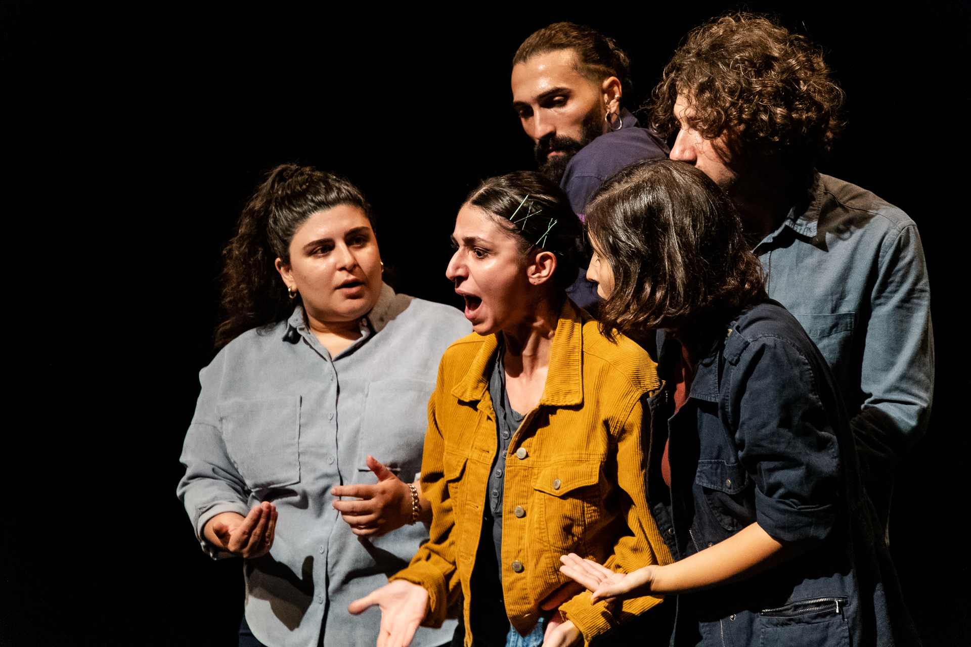 Η παράσταση “Προσοχή: Εκτελούνται Έργα” στο Δημοτικό Θέατρο Μελίνα Μερκούρη στην Καλαμαριά