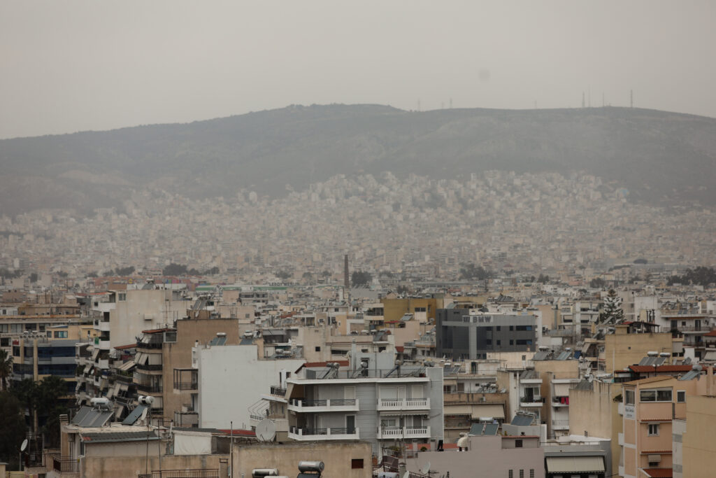 Το «ταξίδι» της αφρικανικής σκόνης στην Ελλάδα – Μέχρι πότε θα διαρκέσει το φαινόμενο