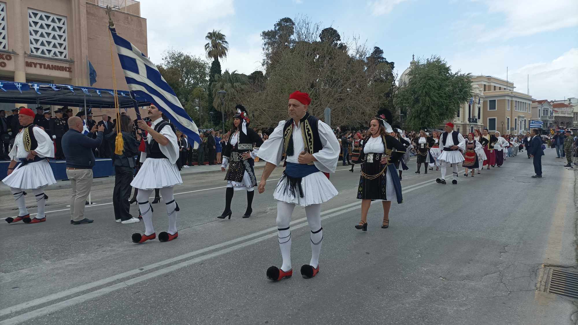 Μυτιλήνη: Με λαμπρότητα η στρατιωτική και μαθητική παρέλαση της 25ης Μαρτίου