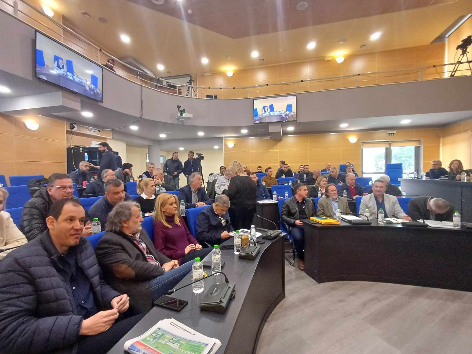 περιφερ.συμβούλιο Το σχέδιο αντιπλημμυρικής θωράκισης στο Περιφερειακό Συμβούλιο – Παρέμβαση συγγενών θυμάτων των Τεμπών για τα εξώδικα στην Περιφέρεια