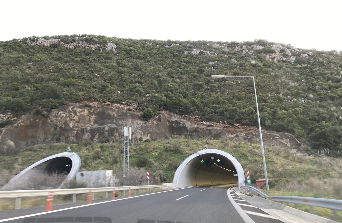 Κυκλοφοριακές ρυθμίσεις από αύριο, Δευτέρα, στη σήραγγα του Καλογερικού Αρκαδίας