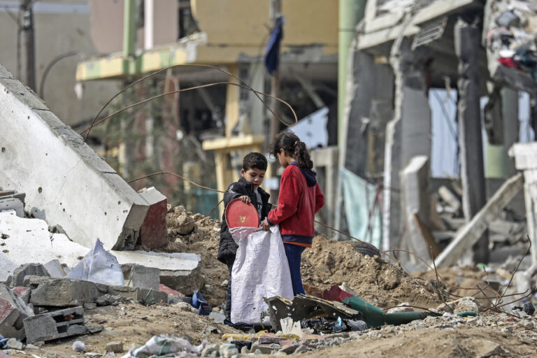 Κάιρο: Διαπραγματεύσεις για προσωρινή κατάπαυση πυρός στη Γάζα – Ώρα μηδέν για παιδιά που «σβήνουν» από πείνα και δίψα
