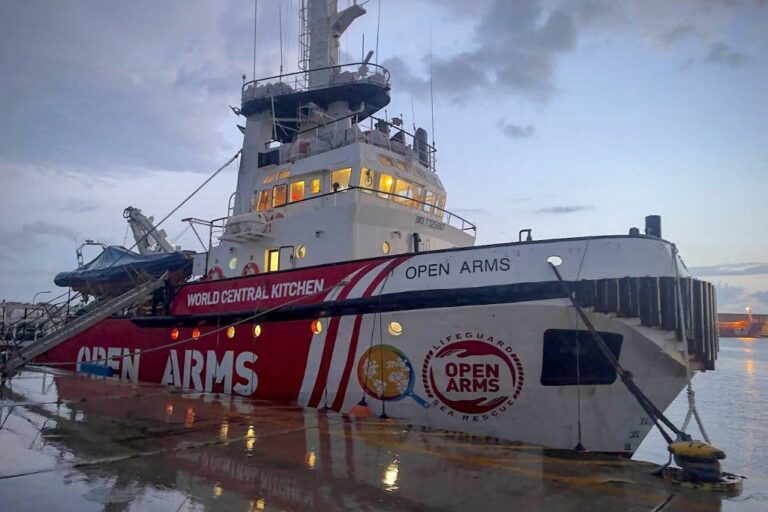 Έφτασε στη Γάζα το πλοίο με την ανθρωπιστική βοήθεια που απέπλευσε από την Κύπρο