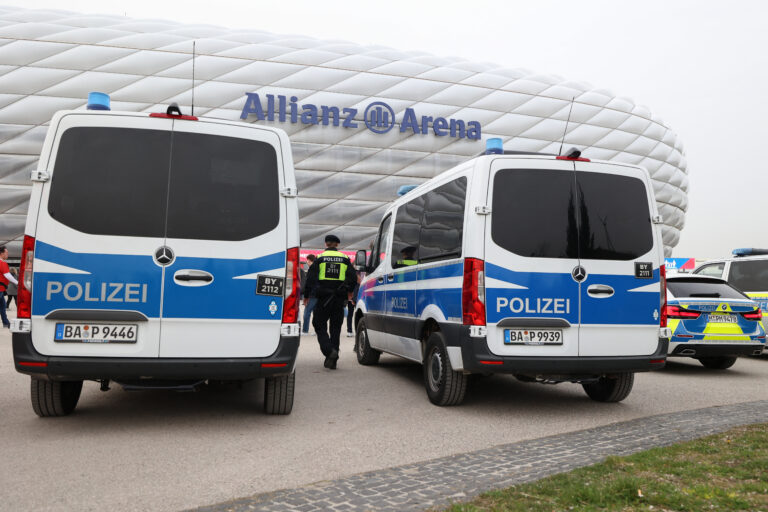 Μόναχο: Η αστυνομία ενίσχυσε τα μέτρα για το ματς Μπάγερν – Ντόρτμουντ λόγω συναγερμού για τρομοκρατικό χτύπημα