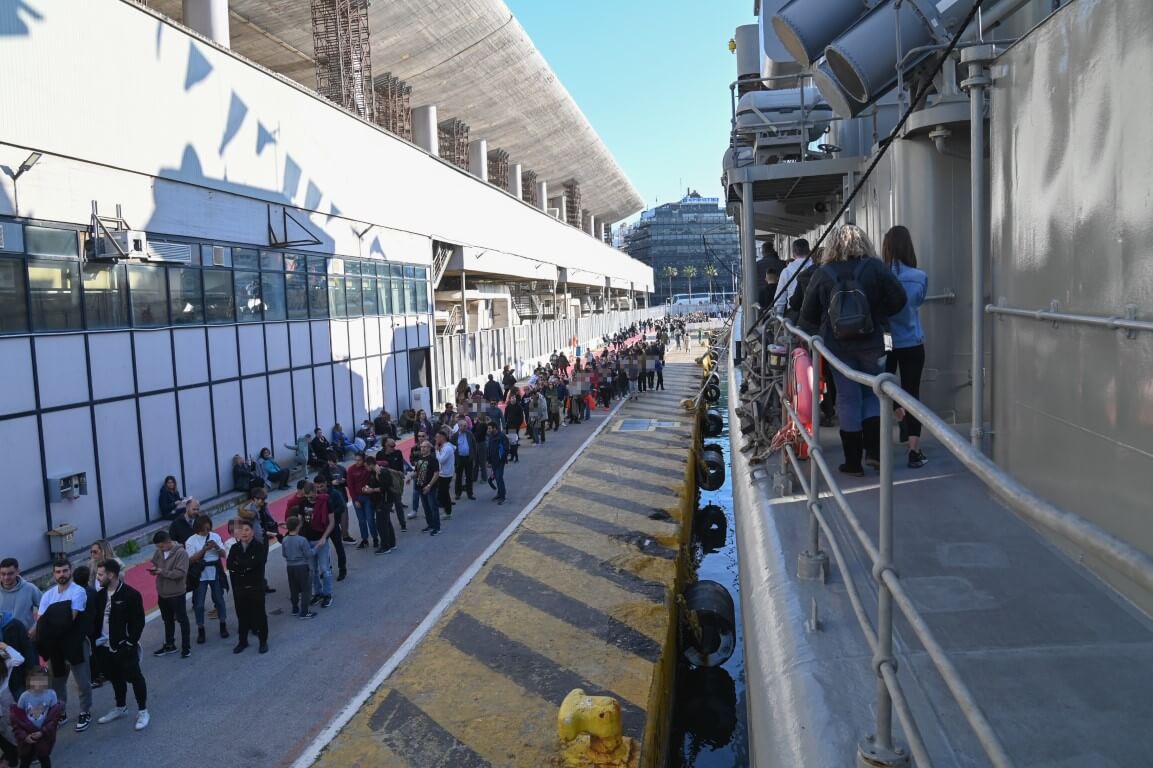 Πολεμικό Ναυτικό: Πλήθος κόσμου επισκέφτηκε τα Πολεμικά Πλοία λόγω της 25ης Μαρτίου