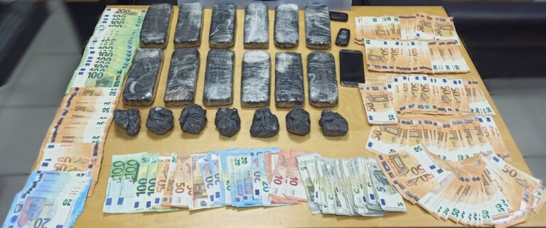 Θεσσαλονίκη: Κατασχέθηκαν 7 κιλά ηρωίνης- Τα έκρυβε ανδρόγυνο σε βράχια
