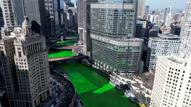 Βίντεο: Στα πράσινα ο ποταμός του Σικάγο για την ημέρα του Αγίου Πατρικίου