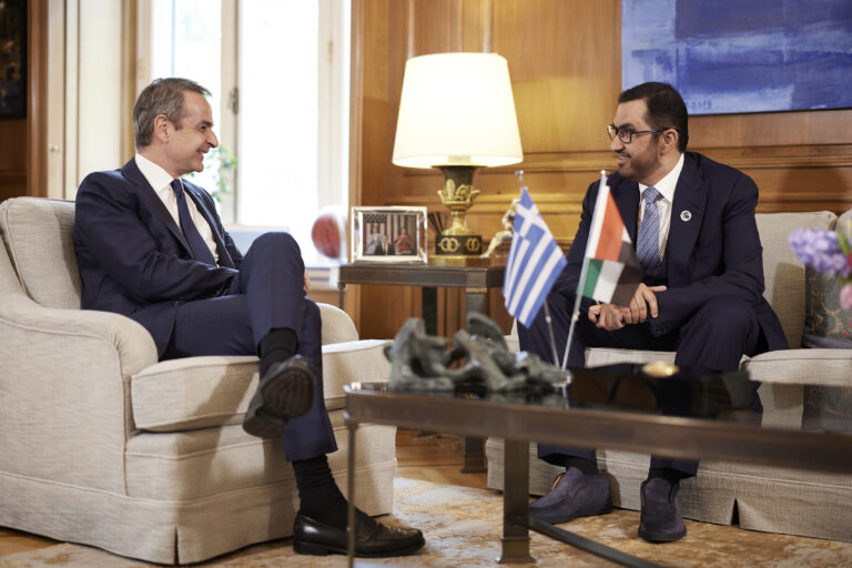 H ενίσχυση της στρατηγικής σχέσης Ελλάδας – ΗΑΕ στο επίκεντρο συνάντησης του πρωθυπουργού με τον Εμιρατινό υπουργό Βιομηχανίας