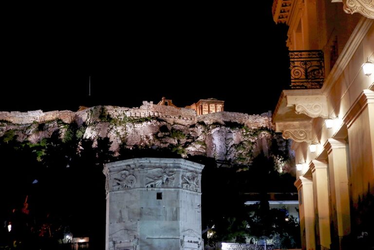 Αποκριάτικο ξεφάντωμα στην Πλάκα – Το Επαγγελματικό Επιμελητήριο Αθηνών αναβιώνει τις καρναβαλικές εκδηλώσεις στην «καρδιά» της Αθήνας