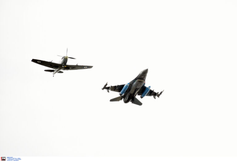 Παρέλαση 25 Μαρτίου – Βίντεο: Η διέλευση των μαχητικών αεροσκαφών στον Αττικό ουρανό