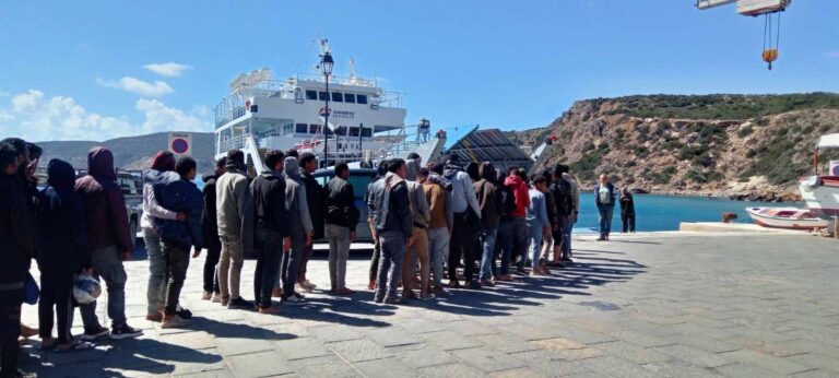 Χανιά: Στις κατασκηνώσεις του Καλαθά οι 67 μετανάστες – Διαδοχικές συσκέψεις ενόψει της επίσκεψης Καιρίδη στην Κρήτη (video)